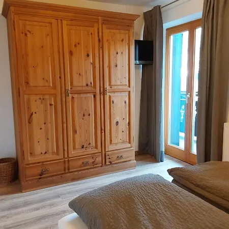 Christl, Haus בית הארחה 4*