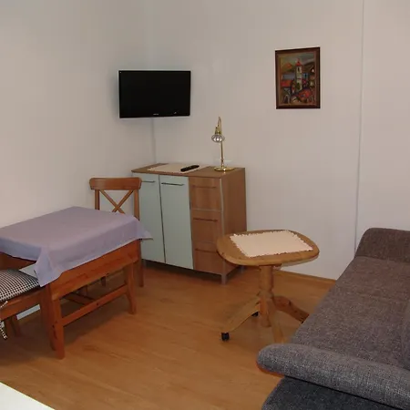 Christl, Haus Pensión *